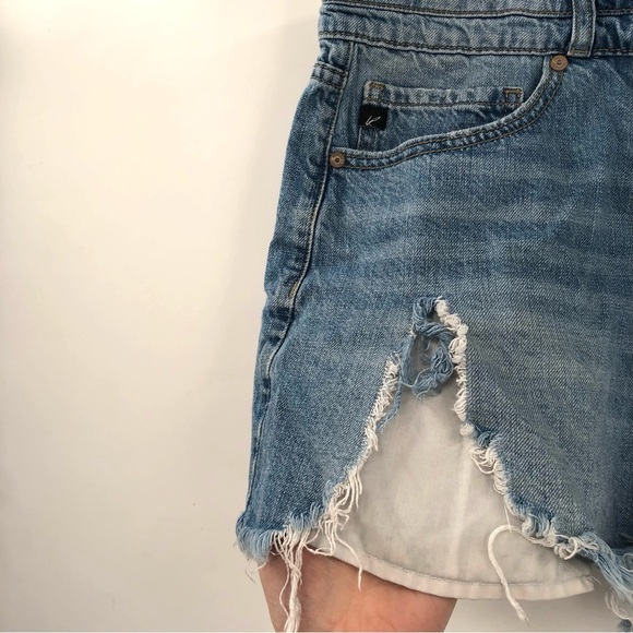 KANCAN Sarah High Rise Fray Hem Mom Shorts 15 / 31 Light Blue Denim Cut Off Rips - Picture 3 of 10